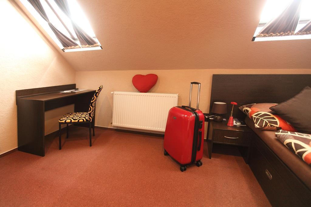 Penzion Škorpión Senec Habitación foto