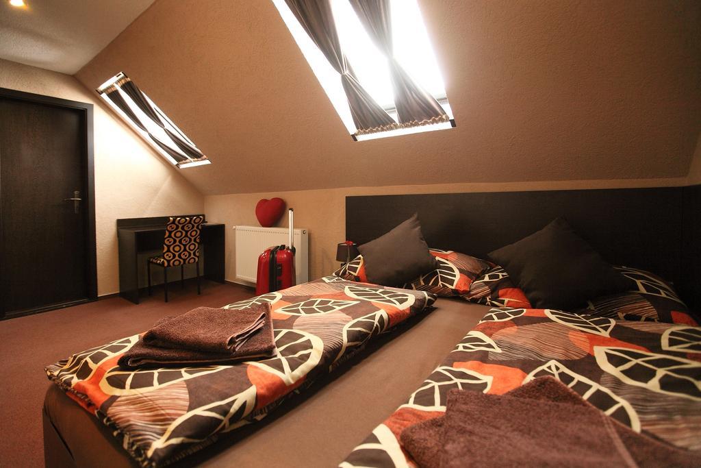 Penzion Škorpión Senec Habitación foto